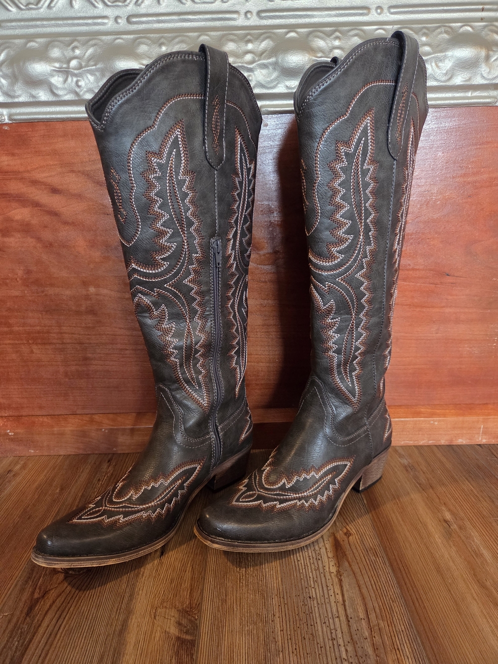 Red Top Tall Embroidered Western Cowgirl Boots Size 8.5